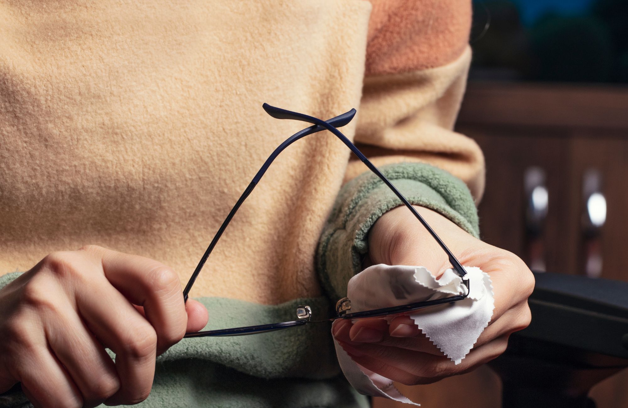 How to Clean Sunglasses: Effective and Safe Cleaning Methods