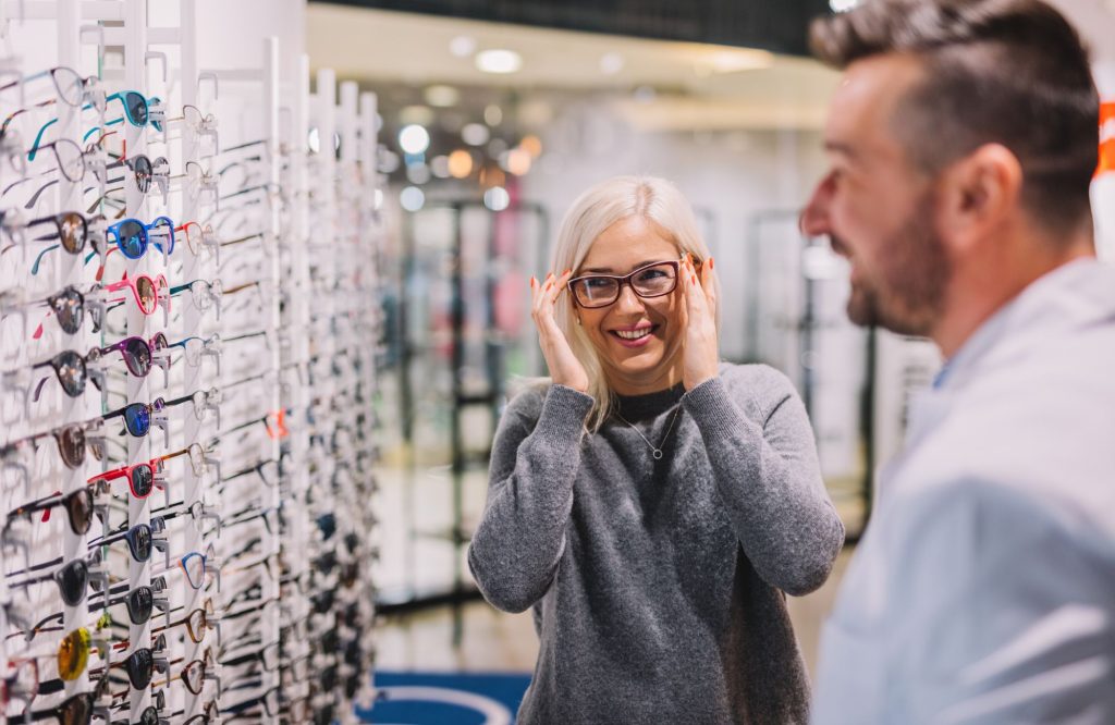 Best Types of Glasses for Oval Face Shapes