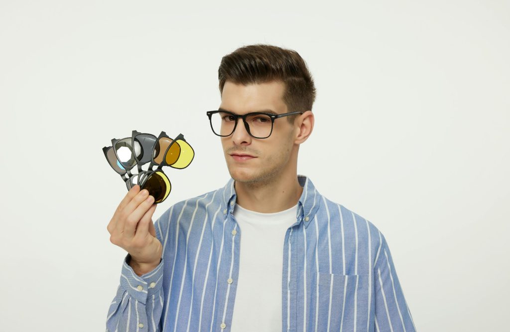 Stylish Glasses for Men: Top Frames for 2025