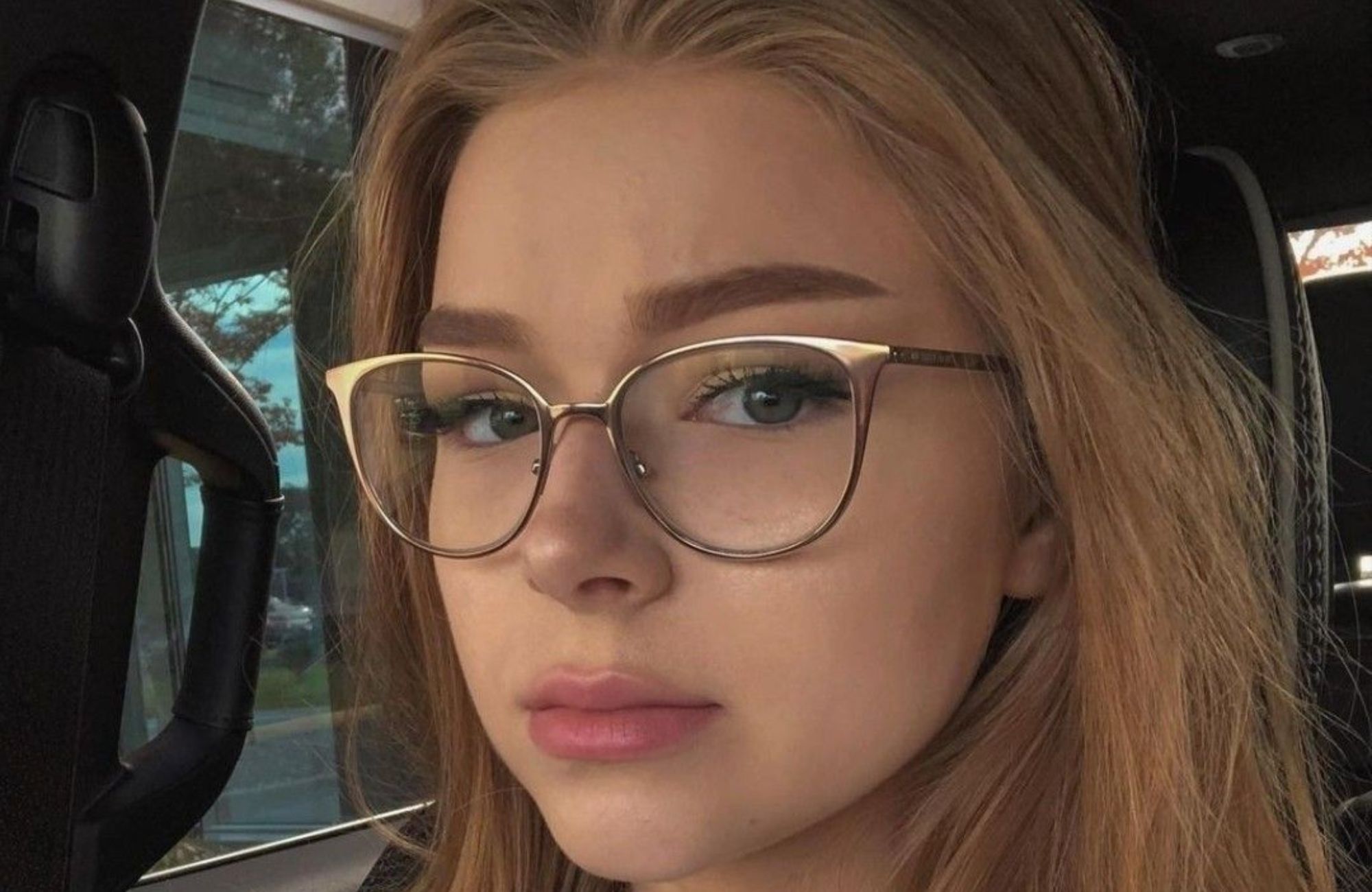 Best Cat Eye Glasses for Women: Styles and Fit Guide